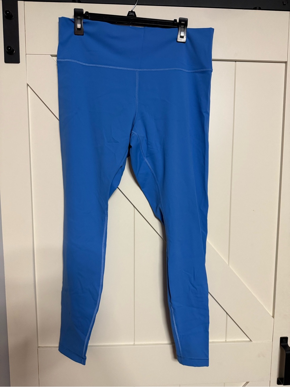 Women’s size 16 lululemon yoga pants. 28 in length. Excellent condition.